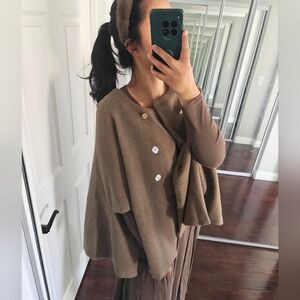 Elegant Brown Women's Sweater Cape